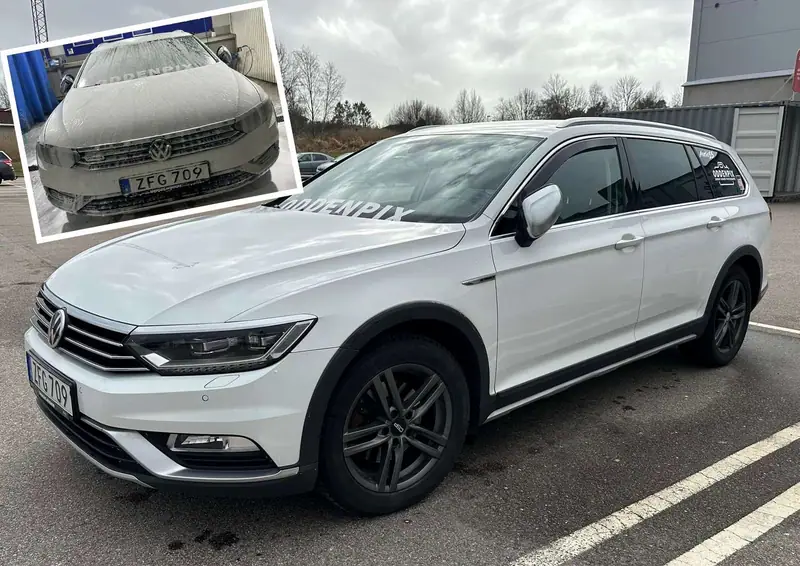 Vit Volkswagen Passat Alltrack, blank och ren. En infälld bild i hörnet visar samma bil smutsig före.